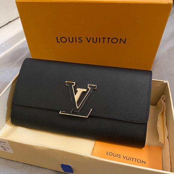 Louis Vuitton capucines wallet